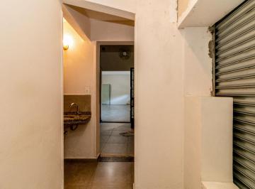 Comercial · 230m² · 15 Quartos · Loja na Rua Dona Antônia de Queirós, N. 353 • 230 m²