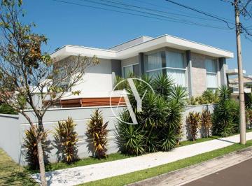 8ada7b0ad21cfedcf098481bb9e91aa77cb88095 · Casa à venda com 4 quartos, sendo três suítes no Swiss Park