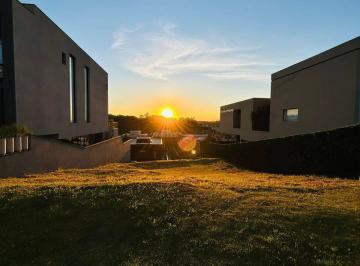 Terreno · 490m² · MARAVILHOSO LOTE COM PROJETO APROVADO, VISTA PARA MATA E POR DO SOL!
