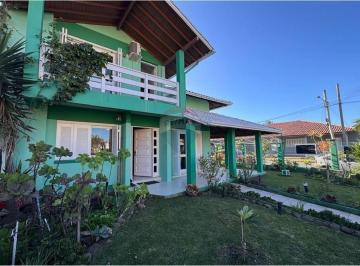 Casa · 300m² · 5 Quartos · 3 Vagas · Casa em Capão Novo