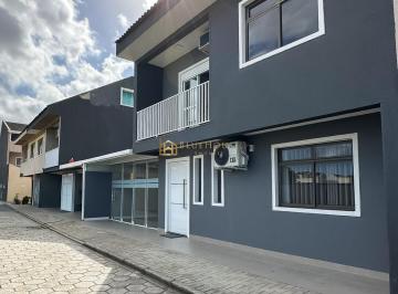 Casa · 195m² · 3 Quartos · 2 Vagas · SOBRADO em CURITIBA - PR, NO BAIRRO UBERABA-R$ 849