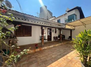 Casa · 220m² · 4 Quartos · 2 Vagas · Casa de 220m² à venda com 4 quartos, 2 banheiros e 2 vagas de garagem no bairro Serra, em Belo Horiz