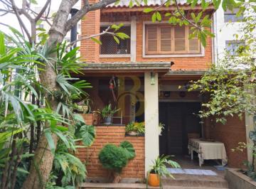 Casa · 200m² · 3 Quartos · 2 Vagas · Casa 200 m² com 3 Dormitórios (1 Suíte), Quintal, Churrasqueira, Forno a Lenha e 2 Vagas