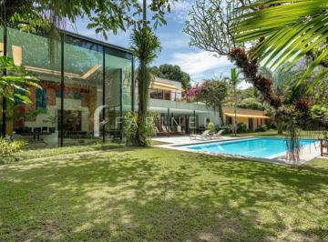 12471-20251120043432_zap.jpg · Belíssima casa em condomínio, cercada pela natureza e com vista para as montanha