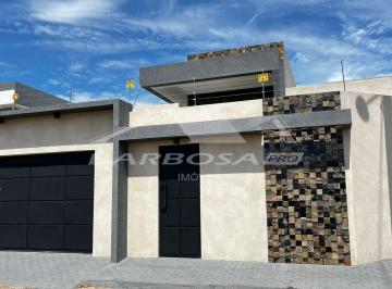 Casa · 120m² · 3 Quartos · 2 Vagas · Casa á venda com 3 quartos uma suite no Bairro popular Caldas Novas