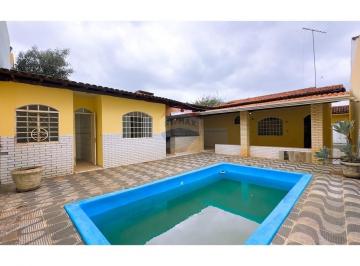 Casa · 211m² · 3 Quartos · 3 Vagas · Casa ESCRITURADA COM PISCINA E CHURRASQUEIRA na QSD com 3 Quartos E 1 Suíte em Taguatinga Sul