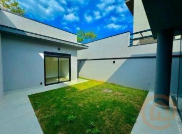a36f91d16b21c8b0525e51452d4053c5f506101b · Casa com 3 suítes à venda, 172 m²