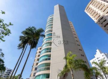 Apartamento de 4 quartos, São Paulo · Moema - 210m² - 3 Suítes - 4 Grs. R$ 4.950.000