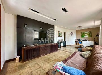 Casa · 392m² · 5 Quartos · 3 Vagas · Casa com 5 Quartos sendo 2 Suítes à Venda, 392m², Bairro Itapoã, próximo à Avenida Pedro I.