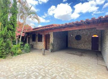 Casa · 360m² · 3 Quartos · 3 Vagas · Casa com 6 Quartos à Venda, 360m², Santa Branca, próximo à Avenida Dom Pedro I.