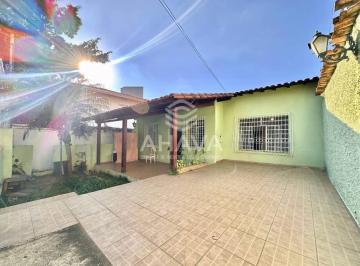 Casa · 240m² · 6 Quartos · 2 Vagas · Casa com 6 Quartos sendo 1 suíte à Venda, 360m², Próximo à Rua Boaventura.