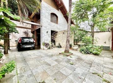 Casa · 576m² · 5 Quartos · 4 Vagas · Casa com 5 Quartos à Venda - 576m² - Santa Mônica - Próximo à Avenida João Samaha
