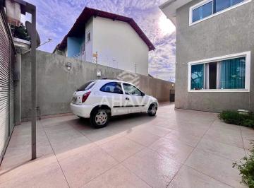 Casa · 245m² · 3 Quartos · 2 Vagas · Casa com 3 Quartos à Venda - 245m² - Santa Amélia - Próximo à Avenida Portugal