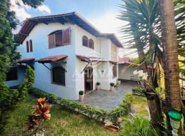 Casa · 390m² · 4 Quartos · 3 Vagas · Casa com 4 Quartos à Venda, 390m², Itapoã, próximo à Avenida Doutor Cristiano Guimarães