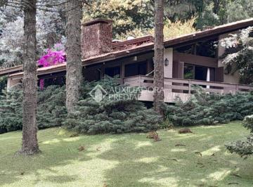 Casa · 334m² · 3 Quartos · 2 Vagas · Espetacular casa em Gramado com amplo terreno no bairro Planalto