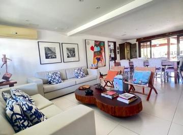Casa · 496m² · 6 Quartos · 5 Vagas · Casa Alto Padrão em Praia do forte, dentro de condominio, com 496m², decorada