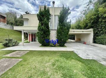 162cebbd45854306128d94426dda69ce5fe2d701 · Casa em condomínio na Granja Viana, com 4 suítes e 6 vagas!