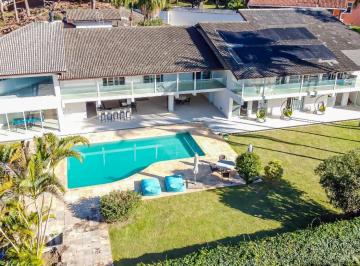 Casa · 1100m² · 8 Quartos · 8 Vagas · Casa em condomínio para venda com 8 quartos, sendo 8 suítes, 1,100m²