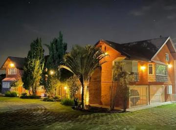 Casa de 6 quartos, Vinhedo · Mansão à venda no Condomínio Residencial Santa Fé em Caixa D'água em Vinhedo-SP