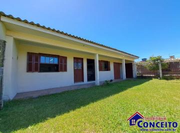 Casa de 2 quartos, Imbé · C50 - Ótima residência composta de 02 suítes em boa localização