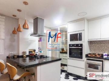 Casa · 200m² · 3 Quartos · Excelente casa em cond. fechado na Vila Moinho Velho, com 200 m² a.u. 3 dormitórios (1 suíte), sala,