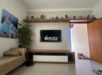 Casa · 250m² · 3 Quartos · 2 Vagas · Sobrado residencial com 3 quartos sendo 1 suíte disponível para venda no bairro Jardim Brasília em U