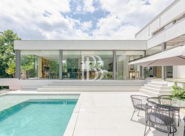 1 · Casa em condomínio ao lado do Parque Tingui, com amplo terreno, piscina e espaço gourmet
