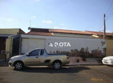 d74cf8b64e478d61bf42818d9924bf98d1ceddc9 · Casa térrea com edícula (2 casas no fundo)