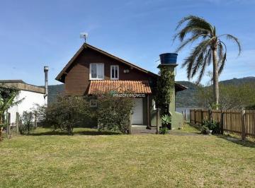 Casa · 125m² · 4 Quartos · Casa com acesso a lagoa com o4 quartos.