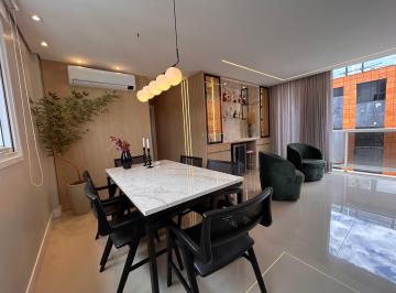 Apartamento de 3 quartos, Florianópolis · Apartamento a venda com 3 suítes no Centro de Floripa