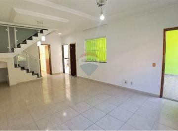 Casa · 171m² · 4 Quartos · 2 Vagas · Casa à venda com 4 dormitórios, sendo 1 suíte no Bairro Adriana!