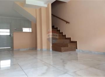 Casa · 63m² · 2 Quartos · 1 Vaga · Seu Novo Lar: Casa em Condomínio com Piscina!