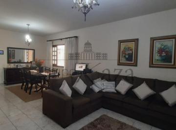Casa · 250m² · 3 Quartos · 2 Vagas · Casa - Jardim Santa Maria - Jacareí - 3 Dormitórios - 211m².