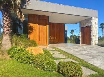 Casa · 220m² · 3 Quartos · 2 Vagas · Casa no Condomínio Reserva das Águas com 3 suítes.