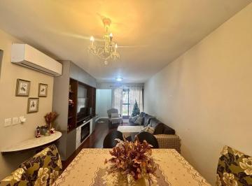 Casa · 160m² · 4 Quartos · 2 Vagas · Casa no Menino Deus, com amplo pátio e piscina.