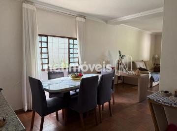 Casa · 400m² · 3 Quartos · 4 Vagas · Casa Estilo Chácara no Bandeirantes