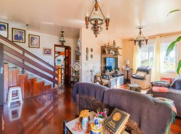 Casa · 235m² · 5 Quartos · 3 Vagas · Casa 2 pisos no Teresópolis