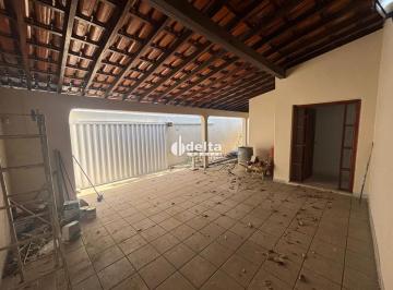 Casa · 360m² · 3 Quartos · 2 Vagas · Casa residencial com 3 quartos sendo 2 suítes disponível para locação no bairro Santa Monica em Uber