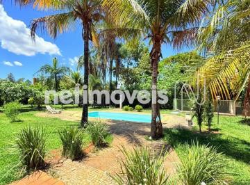 394e465f-40f6-4ae6-82be-d9ccf95961b3.webp · CASA 3 QUARTOS | 1 SUÍTE | 4 BANHOS | 4 VAGAS | PISCINA