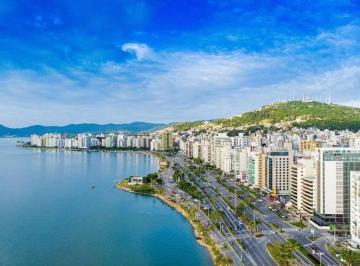 ca779f4301b39d8e0e584a736223bee56d45298a · Apartamento com 4 quartos de frente para o Mar em Florianópolis! Mobiliado, Sacada Panorâmica e 2 va