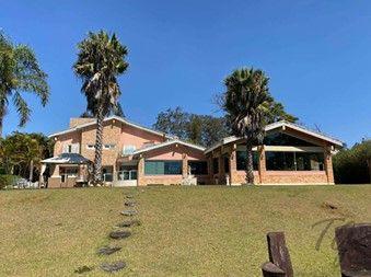 i5tbxdq2otfkyznjogjjytq1_md · Alto Padrão em um Cenário Privilegiado! Casa no Condomínio Lago Azul