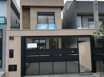 Linda fachada com portão automático · Sua casa Residencia Villas do Jaguari  - Moderna, tecnológica, pronta para morar