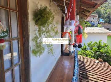 Foto 01 · Casa à venda em Teresópolis-RJ, no bairro Ermitage: 2 quartos, 2 salas, 2 banheiros, 110m² de área. 