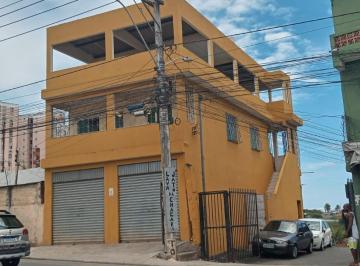 Casa , Salvador · Prédio na rua principal de 7 de abril