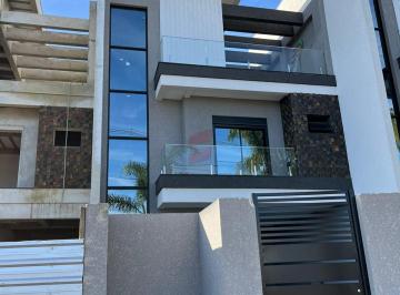 Casa · 253m² · 4 Quartos · 3 Vagas · Sobrado em Centro, Pinhais/PR de 253m² 4 quartos à venda por R$ 1.850.000,00
