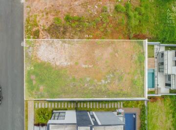 Terreno · 300m² · Terreno em Condomínio, Santa Felicidade, Curitiba.
