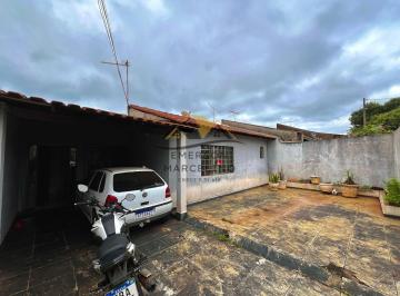 Casa · 120m² · 3 Quartos · 2 Vagas · VENDO Casa com 3 Dormitórios e Terreno Inteiro na Região Leste