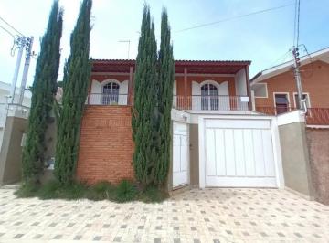 Casa · 368m² · 4 Quartos · 3 Vagas · Casa à venda em bairro próximo ao centro
