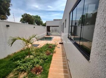 Casa · 140m² · 3 Quartos · 2 Vagas · Casa com 3 quartos e hidromassagem á venda no bairro turista II Caldas novas
