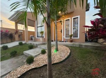 Casa · 250m² · 3 Quartos · 1 Vaga · Belissímo Duplex com 3 Suítes no Royal Garden – Maricá | R$ 520.000,00